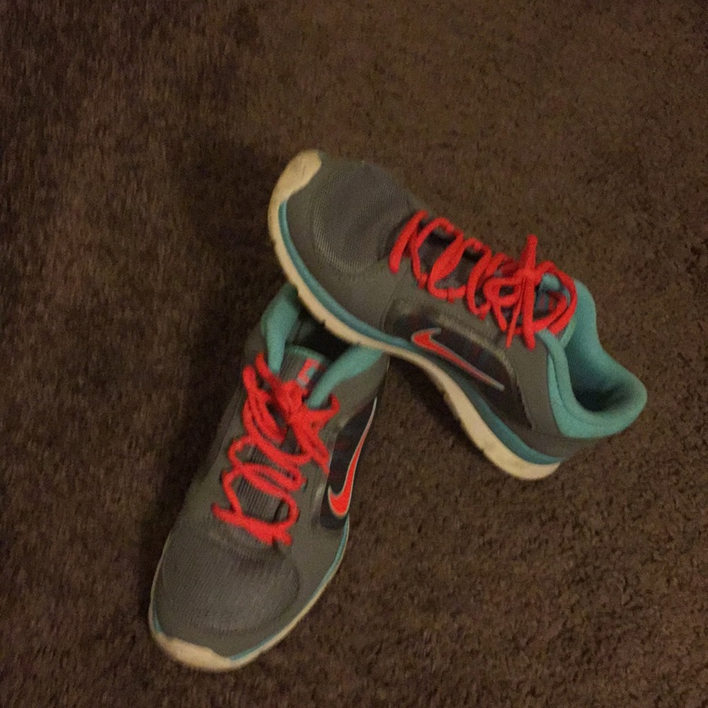 Shoes - Picture 2 of 3